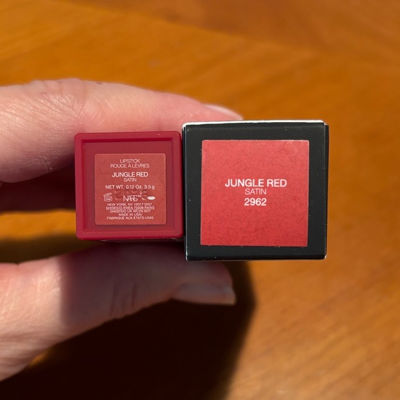 NARS Lipstick Jungle Red - Picture 9 of 16